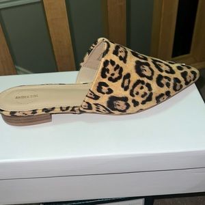 Leopard slides size 10